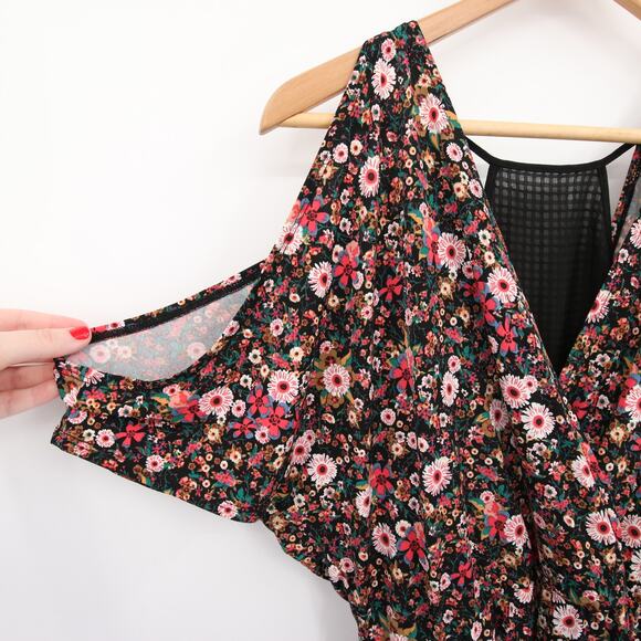 BCBGeneration Dress Black Red Floral Cold Shoulder Dolman Short Sleeve Surplice - Picture 6 of 9